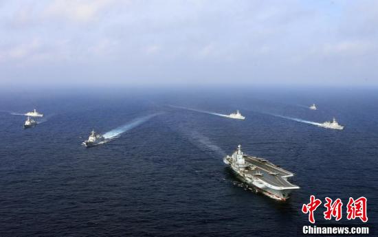 海军航母编队连续跨海区组织实兵对抗训练