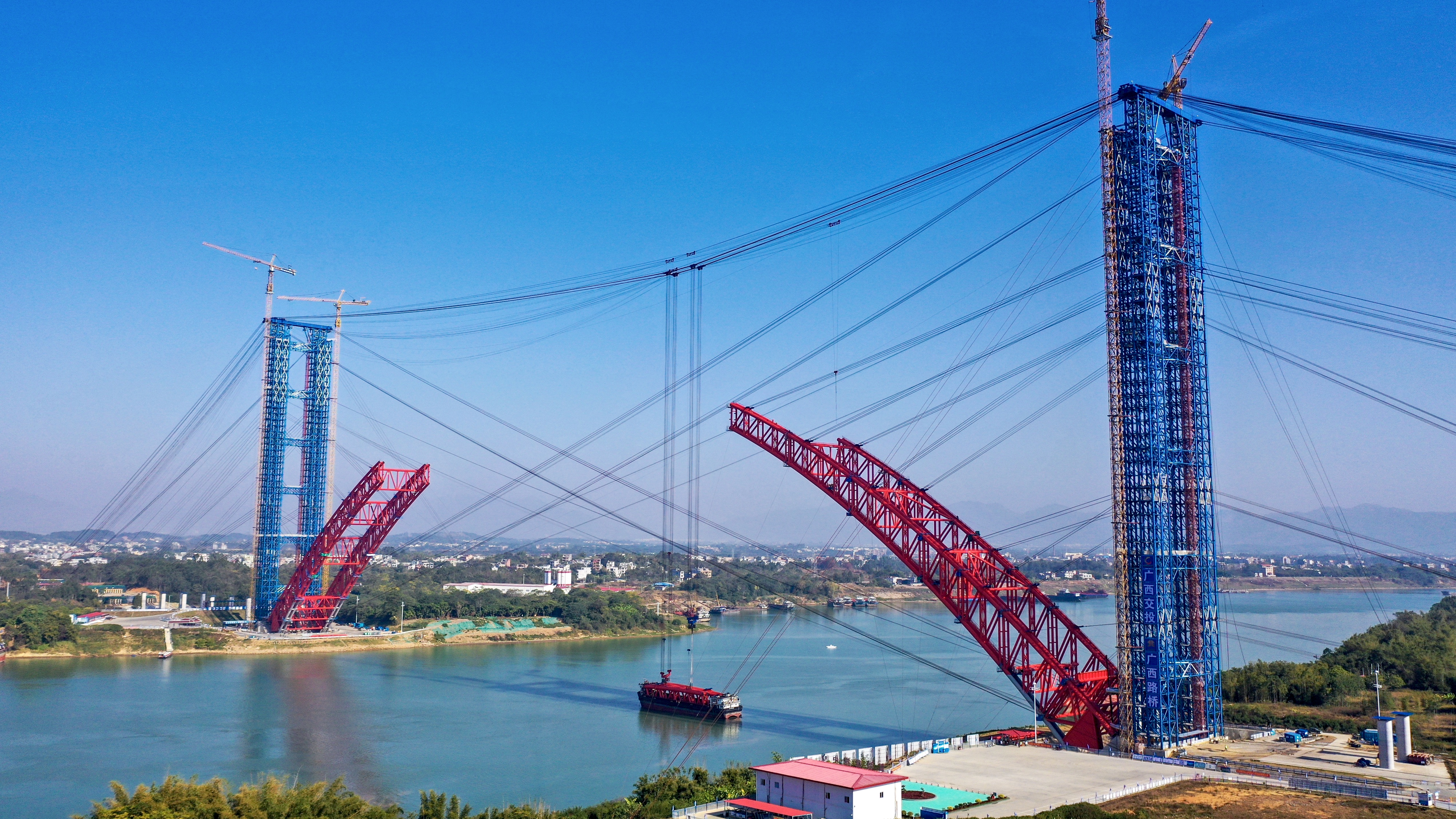 广西平南三桥建成后将成为世界上最大跨度的钢管混凝土拱桥