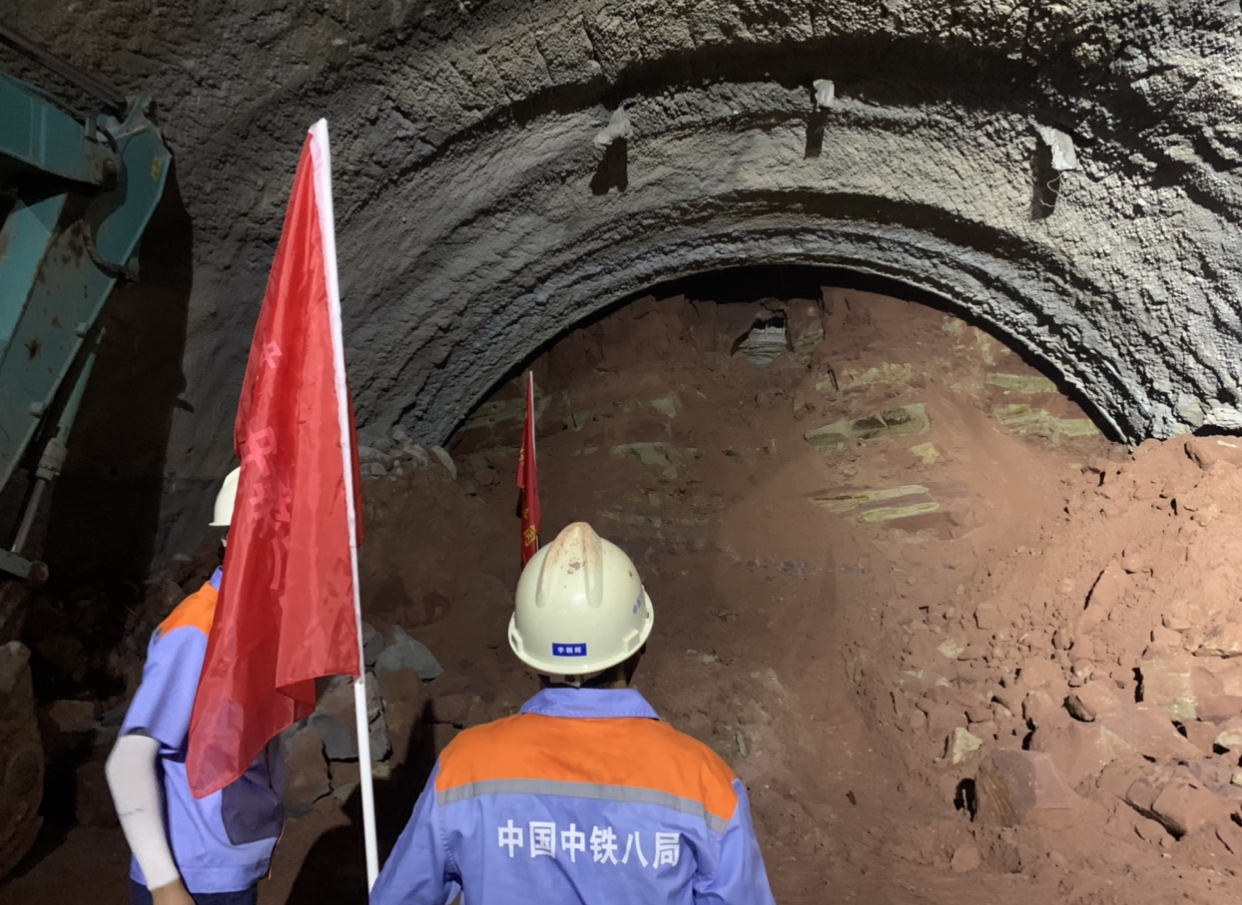 成都龙泉山城市森林公园旅游环线全线唯一隧道全部贯通