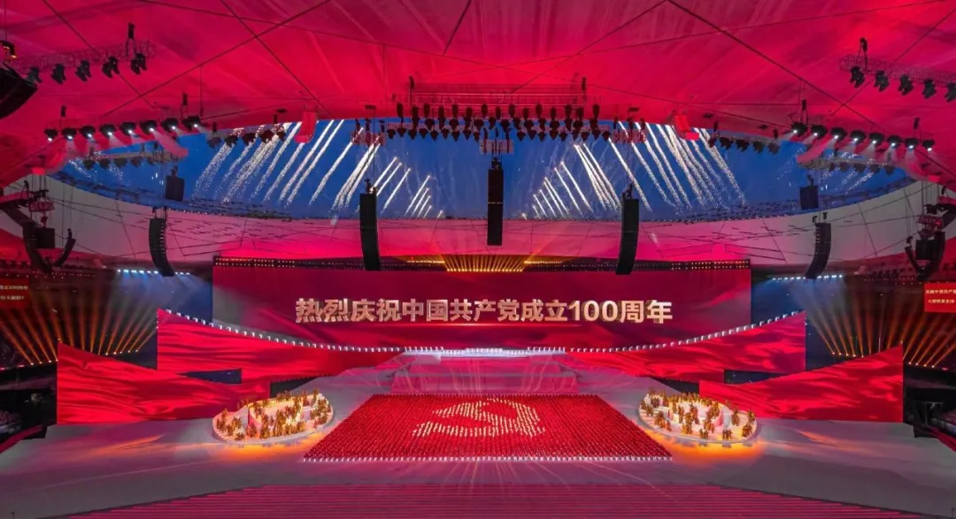  近万平方米中国屏为《伟大征程》演出打造全球最大沉浸式舞台
