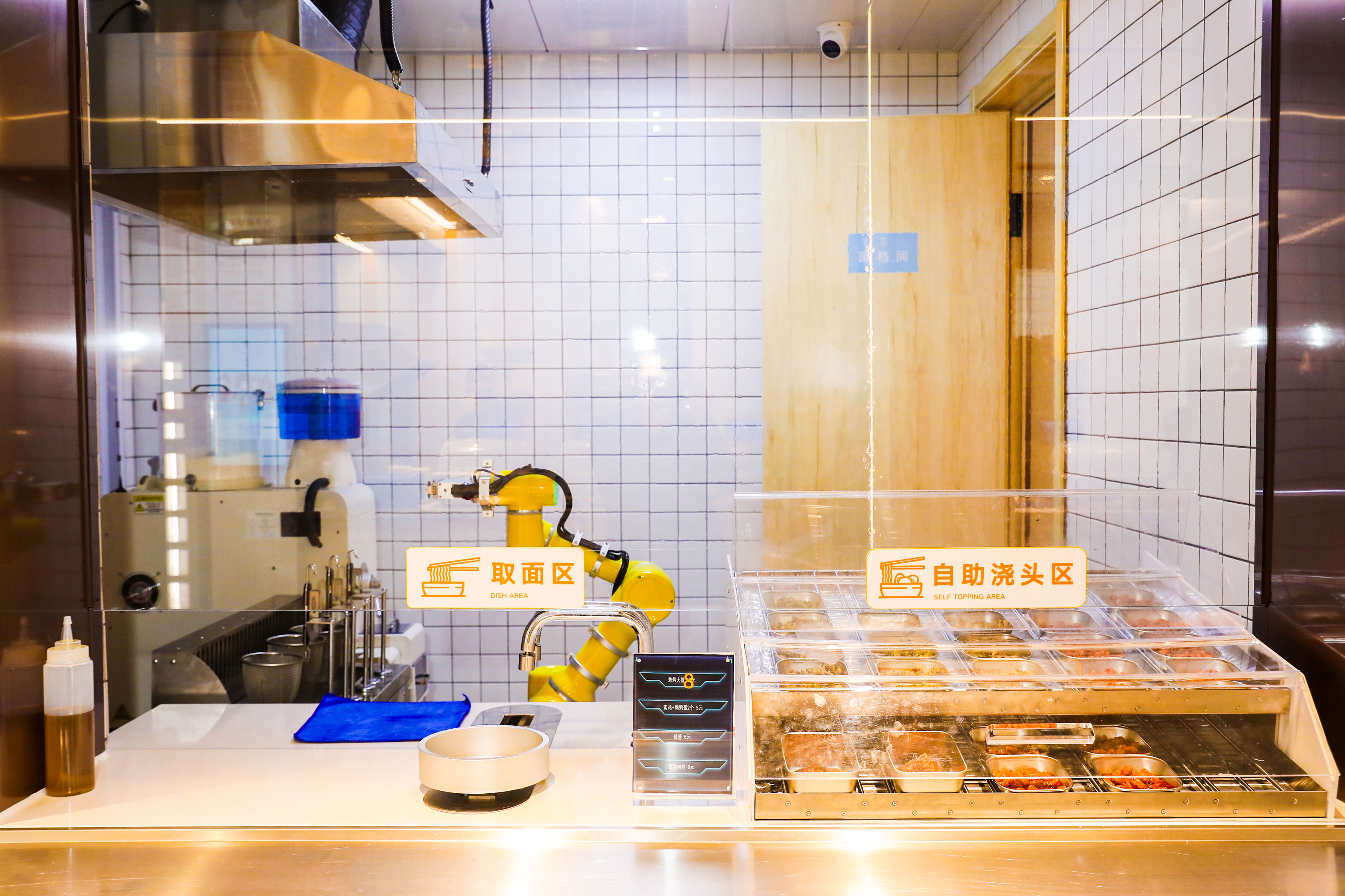 AI走进社区食堂，AI烹饪系统提高制餐效率