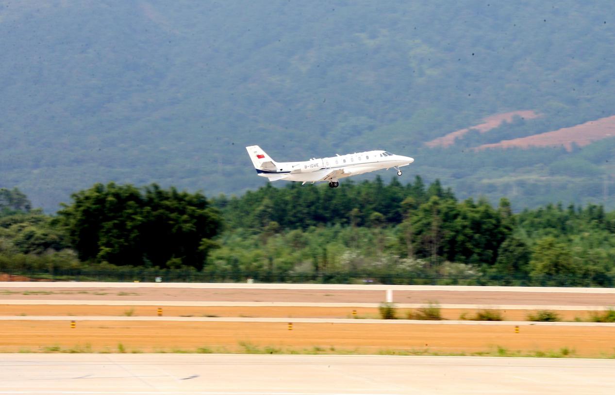 韶关丹霞机场顺利完成校飞程序，预计年内实现通航