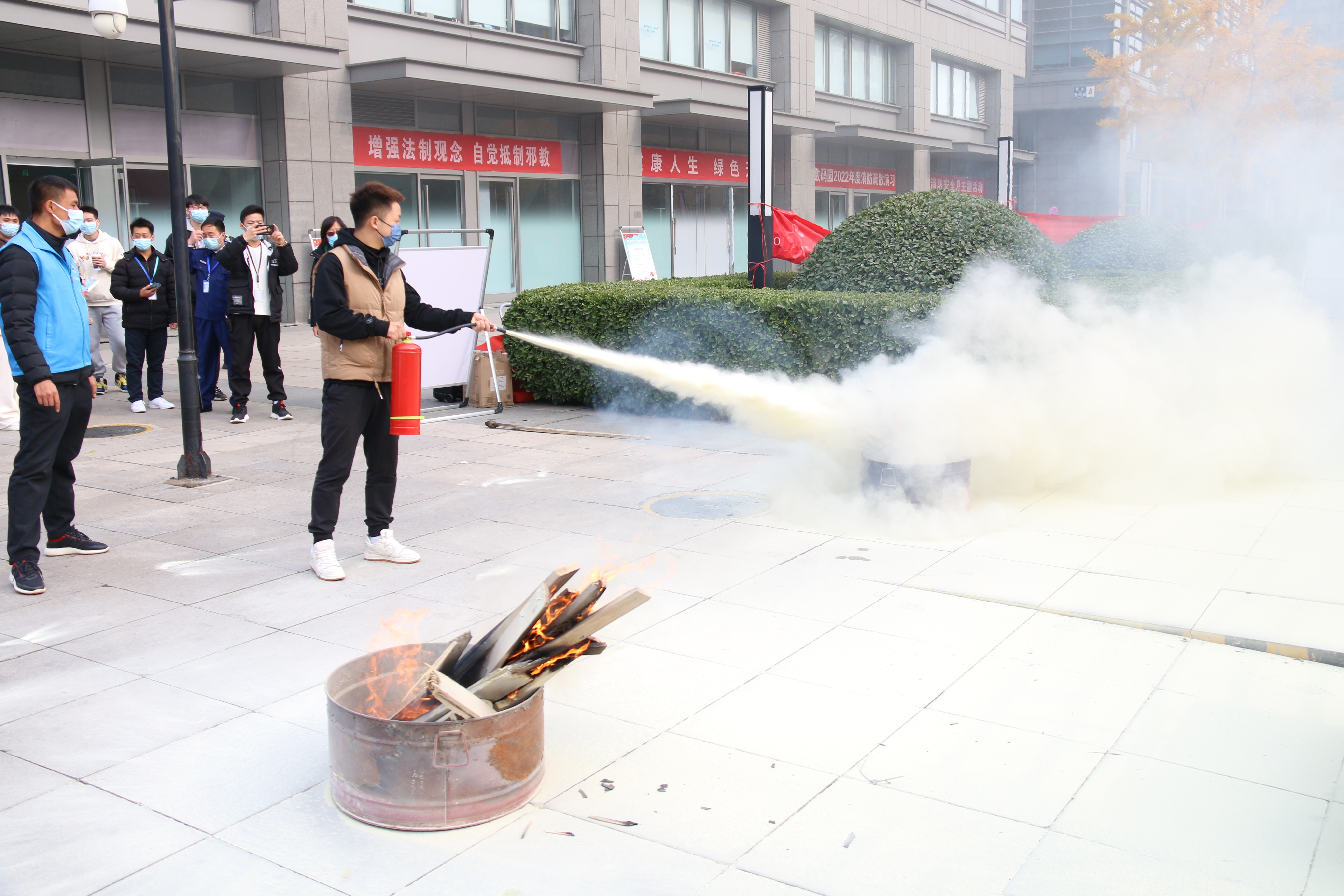 中关村街道举行“11·9”消防宣传日活动