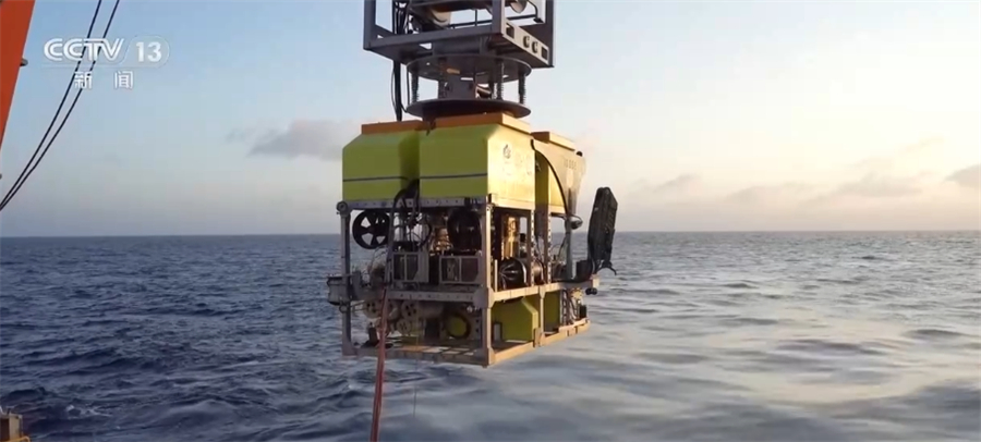 深海中国科学院多功能移动系统4500米海试成功