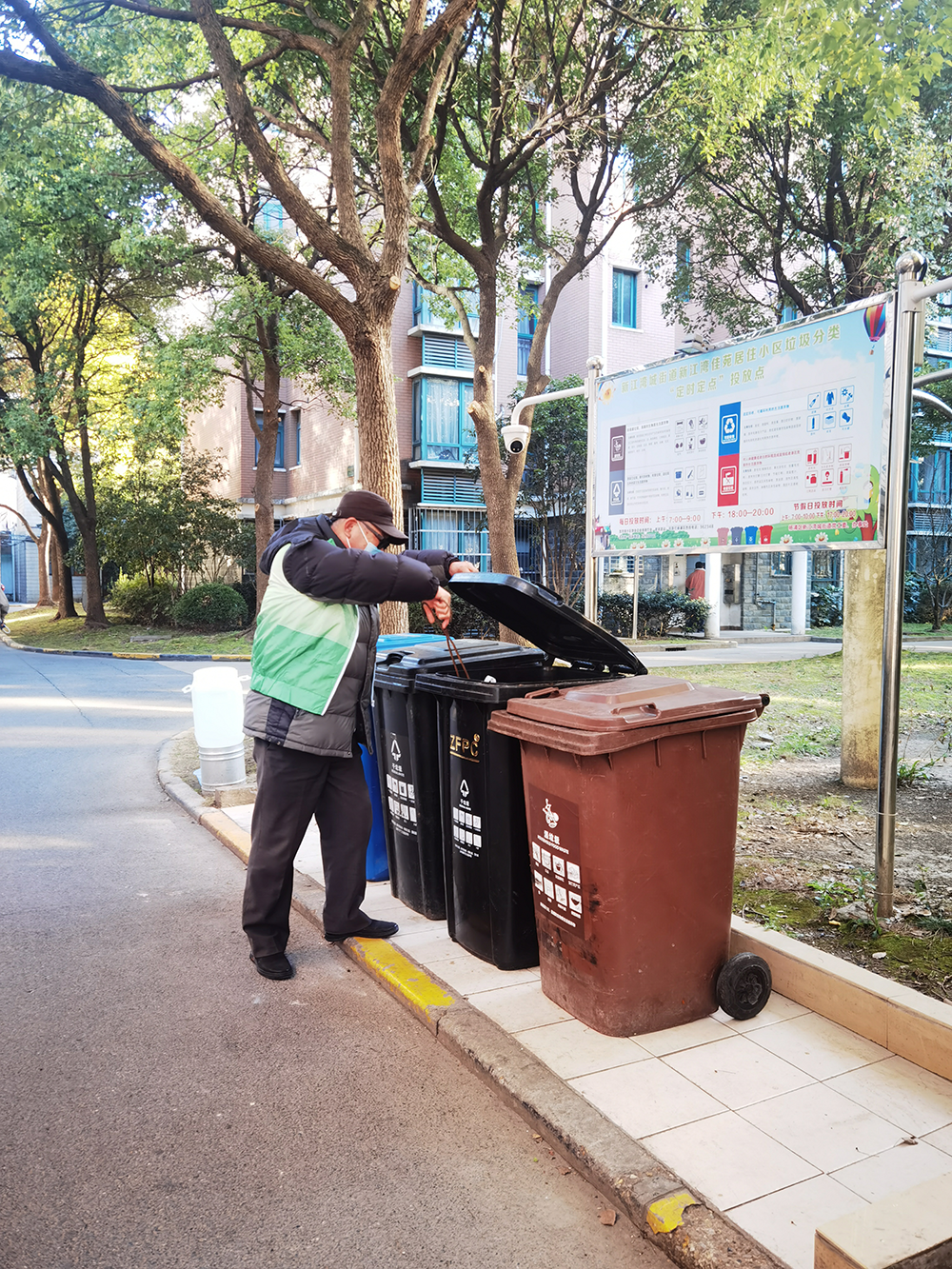 垃圾分类减量从35%提高到60%，上海这条街有妙招