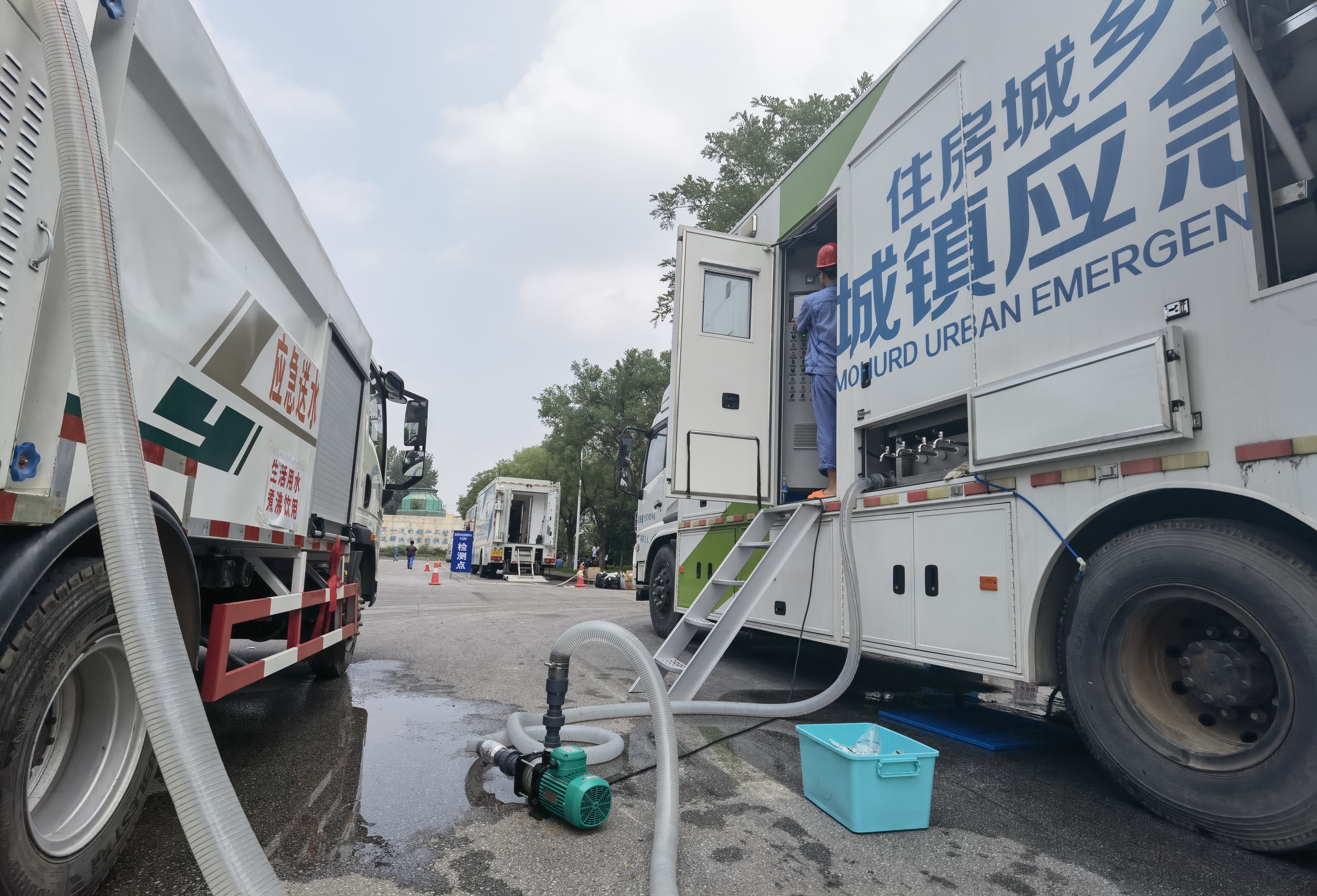 “移动水厂”让受灾群众喝上放心水——记者直击涿州灾后重建一线