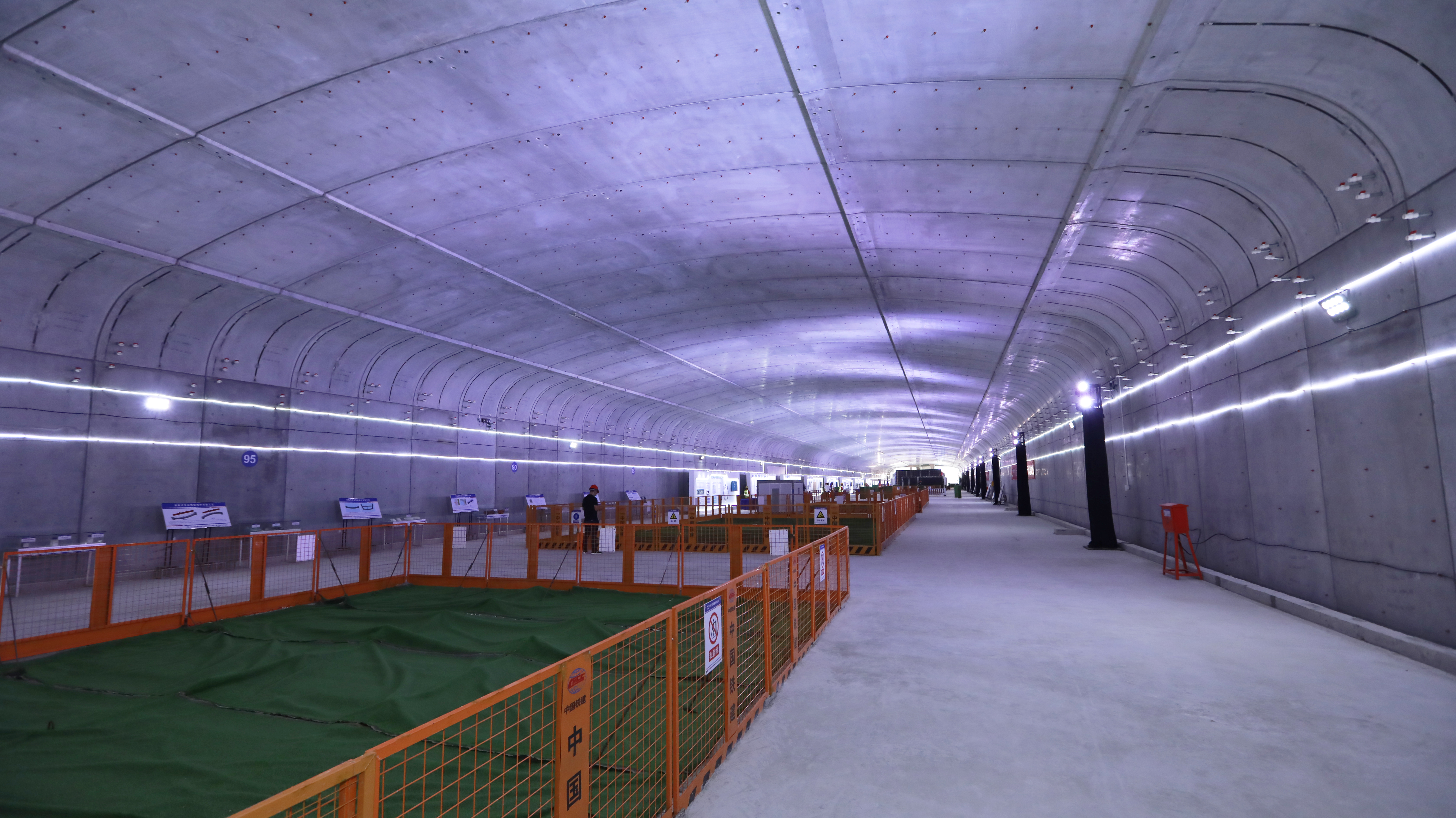 国内最大全装配式地铁车站完成封顶