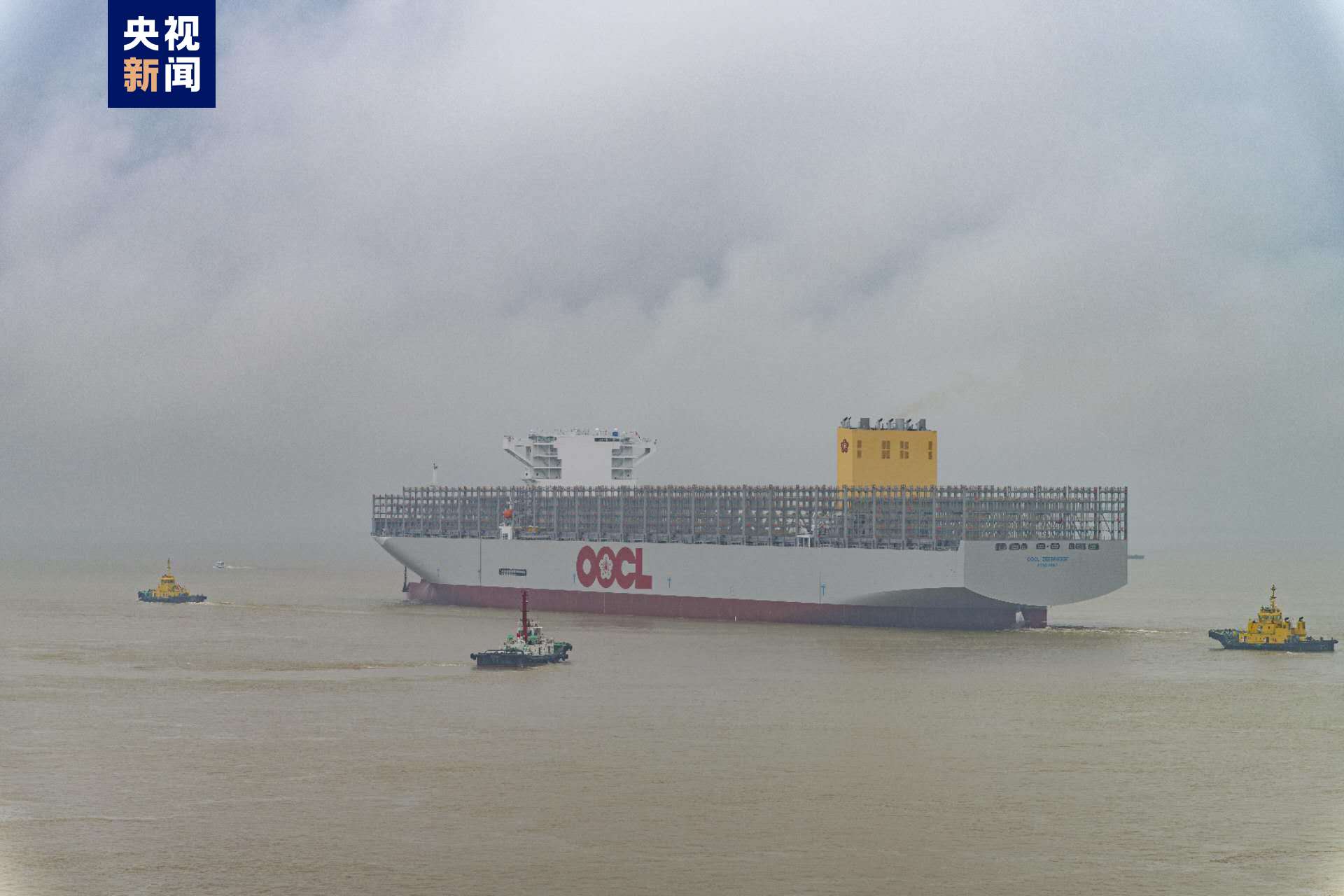 又一艘世界级“海上巨无霸”从江苏南通出江试航