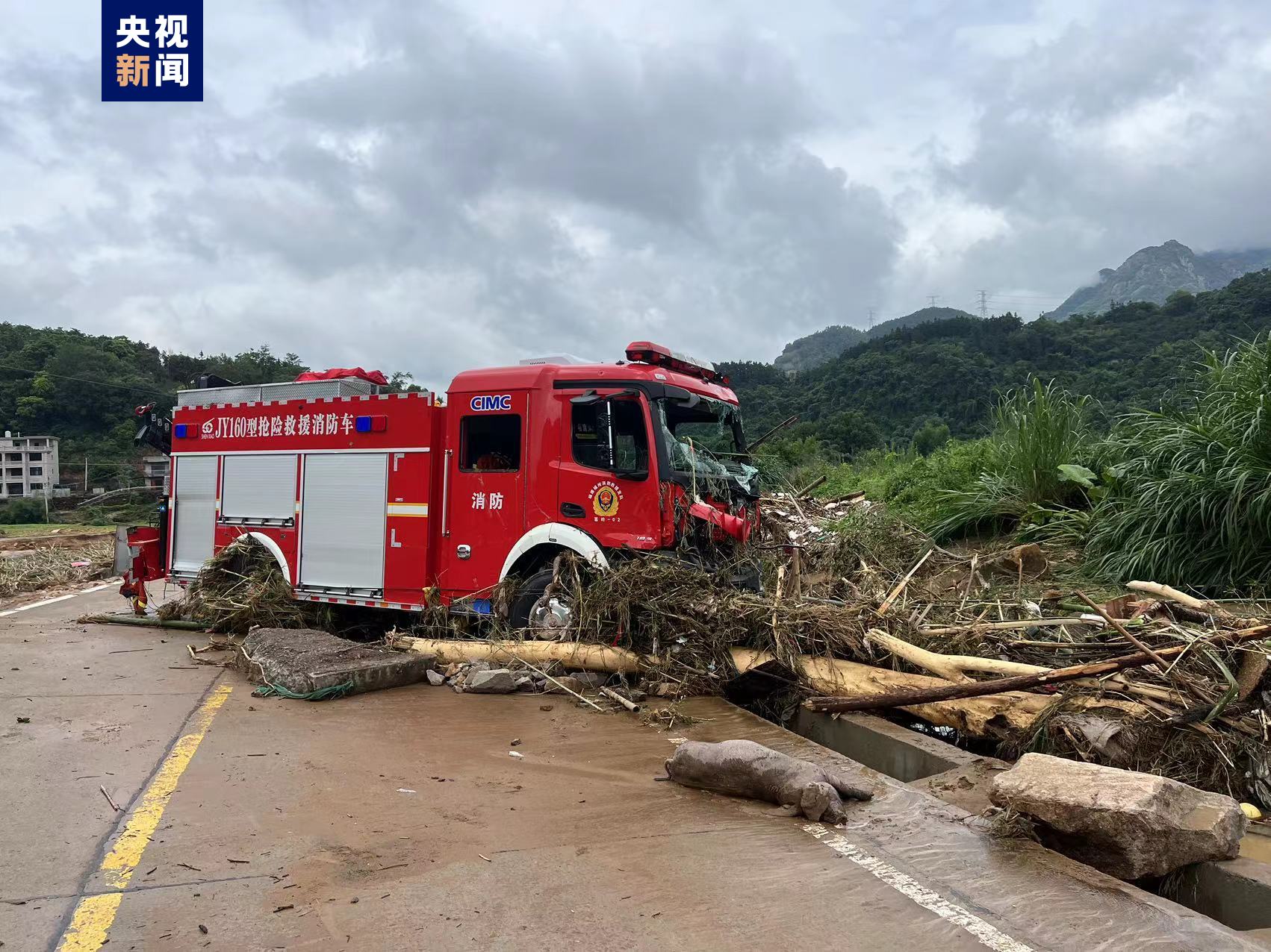 福州永泰县一消防车被洪水冲走 截至16时 6人获救1人殉职2人搜救中
