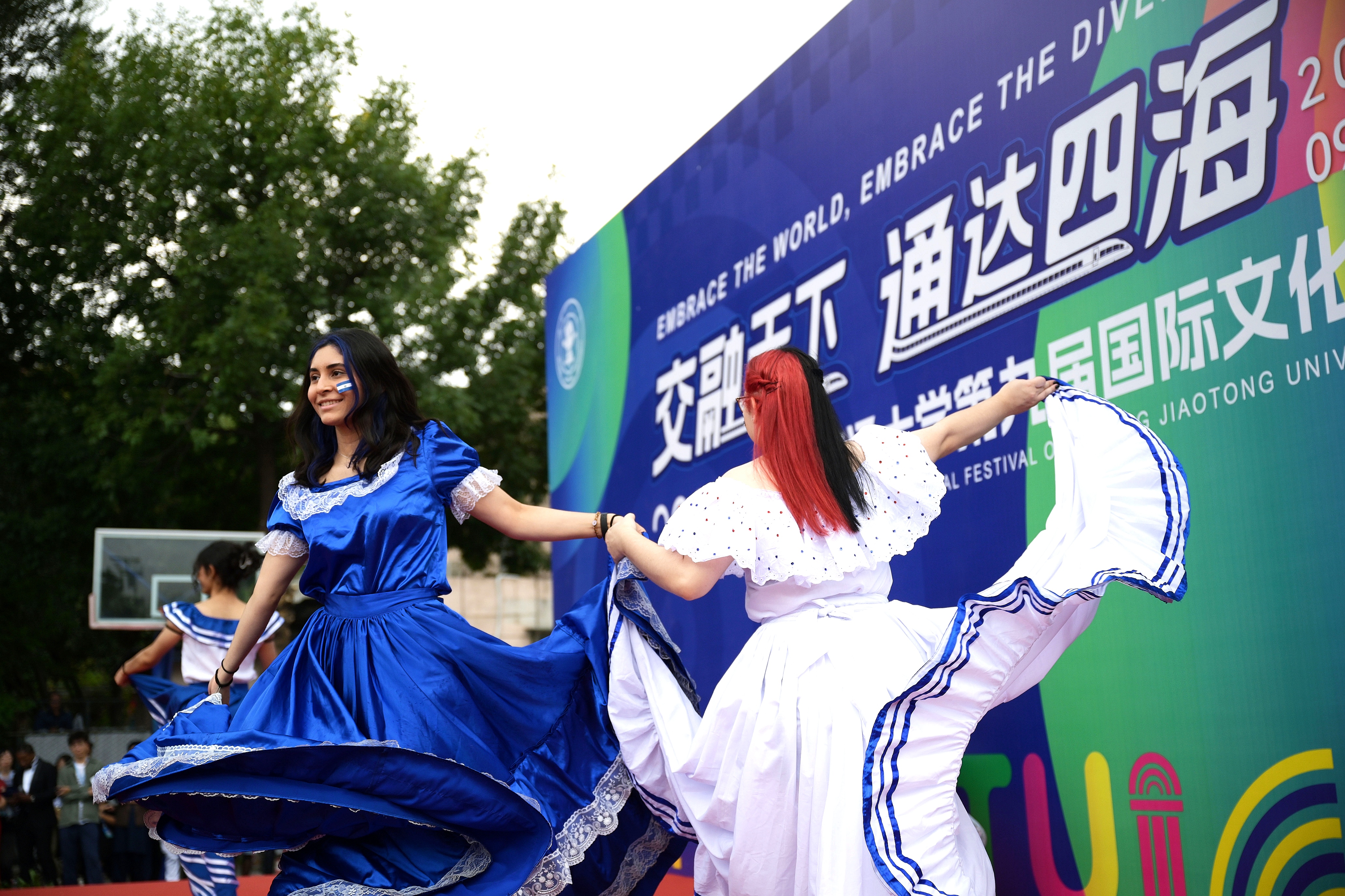 “交融天下 通达四海”——北京交通大学举办第九届国际文化节