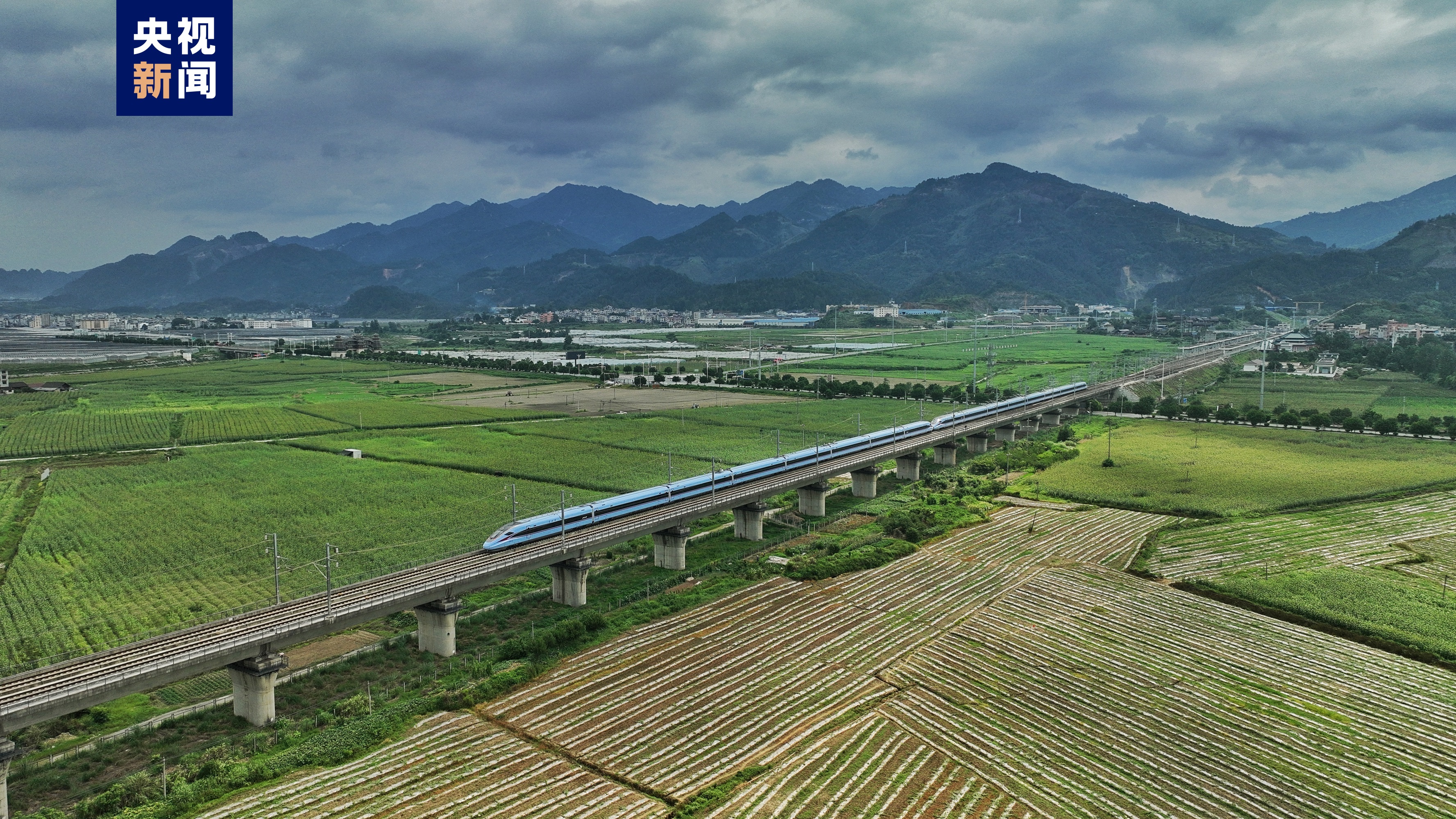 贵广高铁最高时速按300公里运营 这些线路旅行时间将缩短