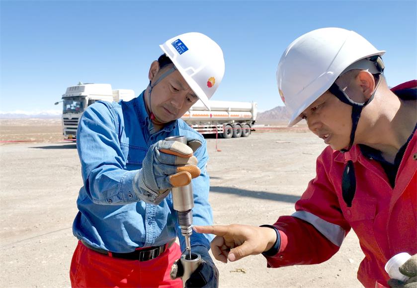 中国石油高温高压井下PVT取样工具研发成功