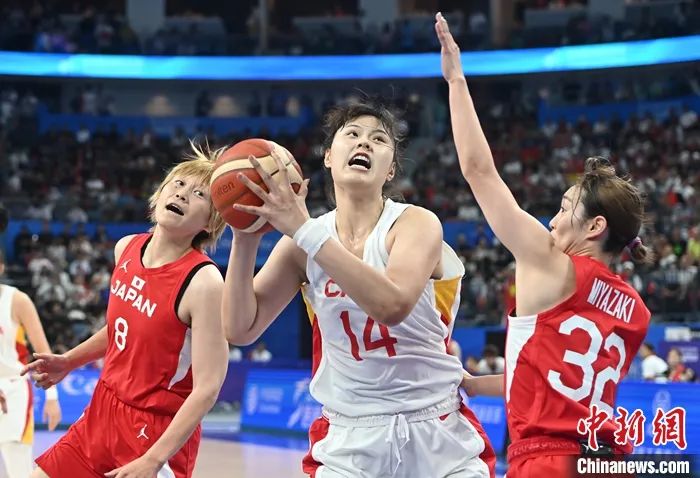 险胜日本，中国女篮夺冠！
