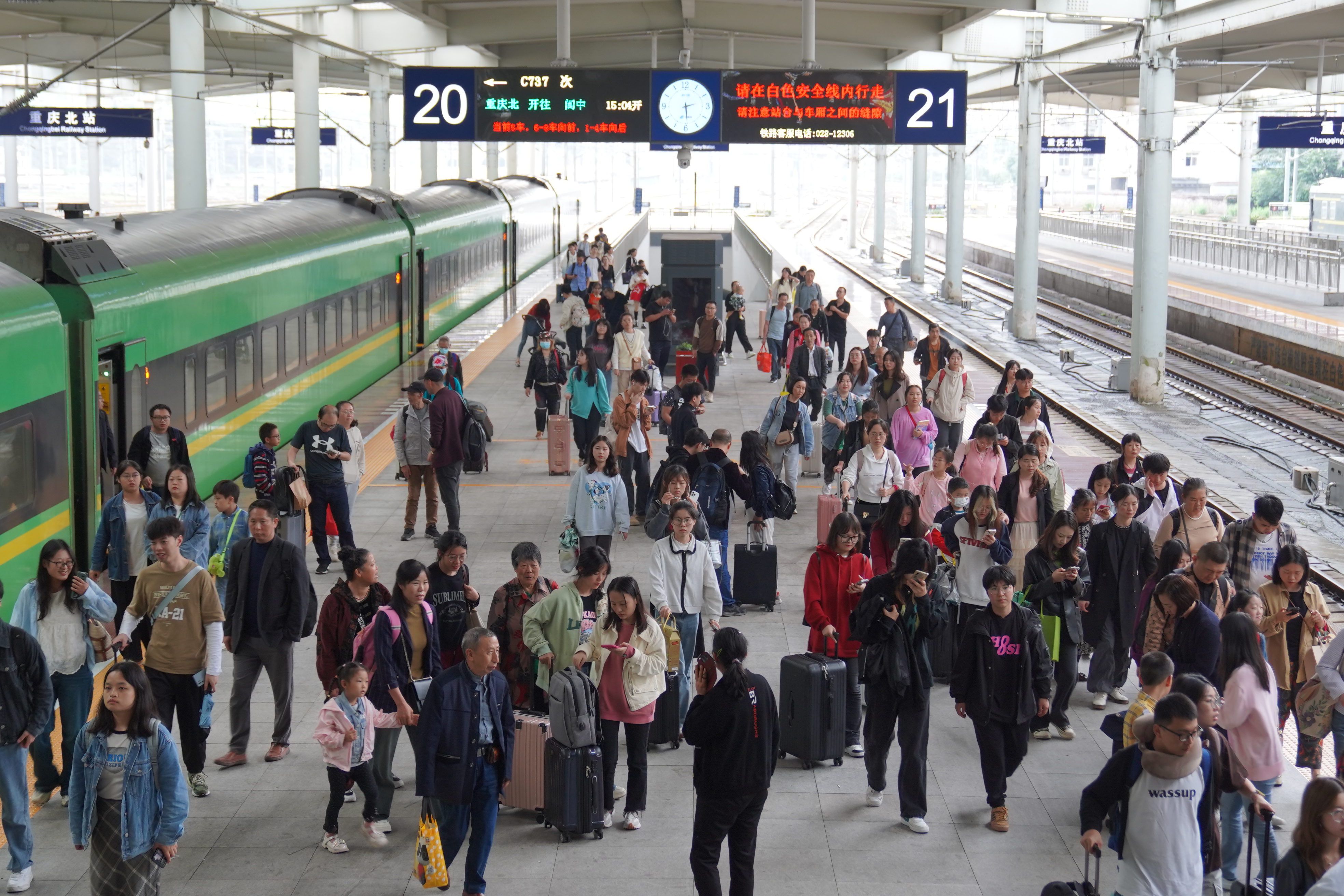 双节假期返程 重庆铁路部门预计发送旅客63.5万余人次