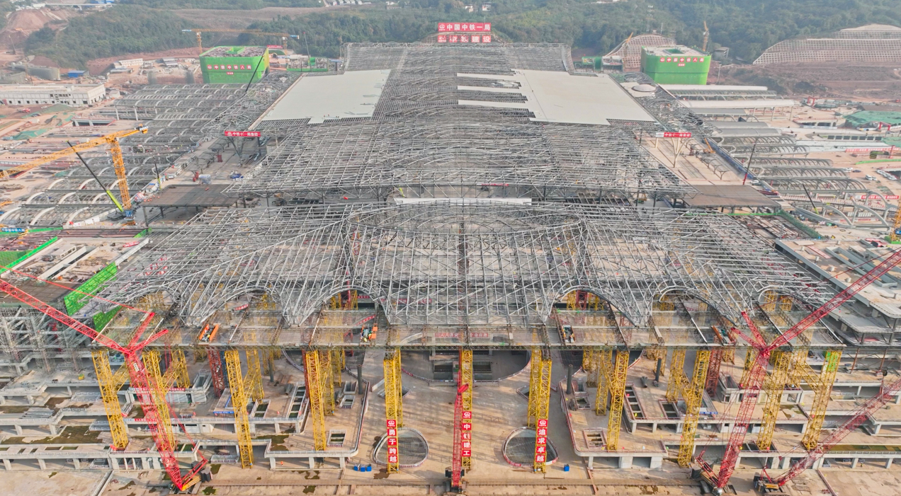 最大跨度72米 重庆东站屋盖钢结构滑移完成
