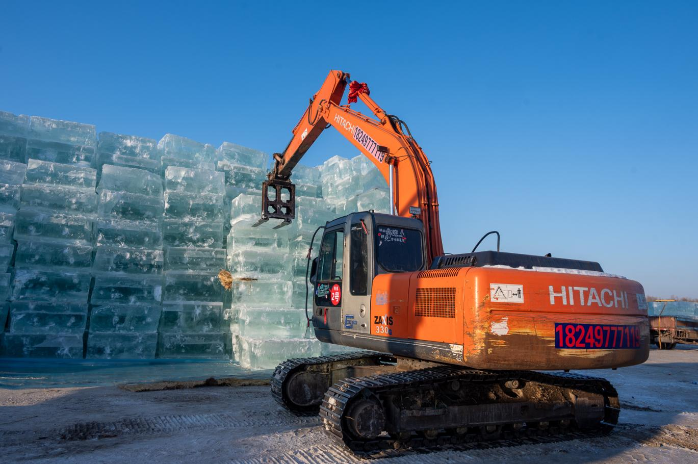 为迎接明年亚冬会做准备！哈尔滨冰雪大世界启动存冰工作