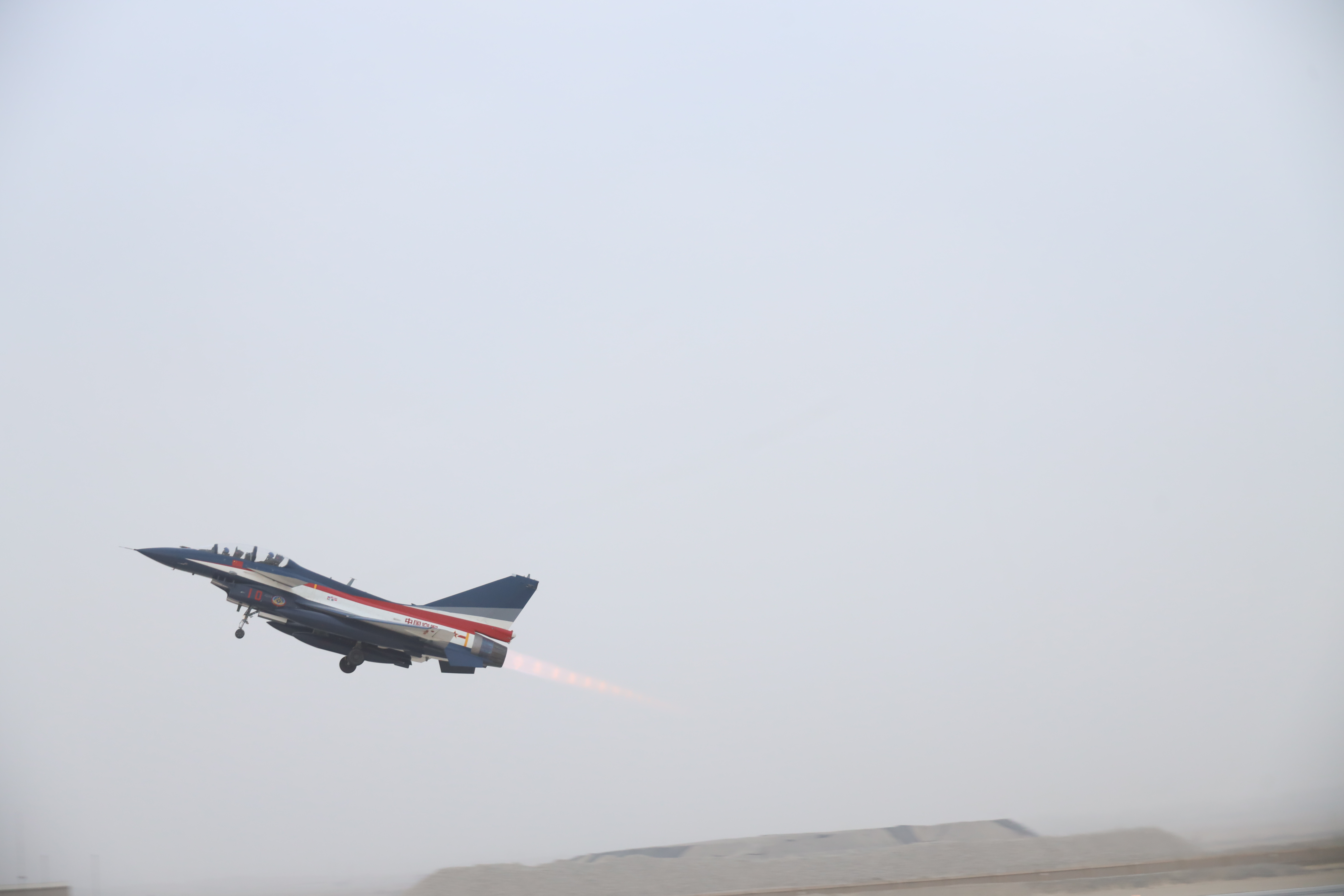 空军八一飞行表演队首次到访沙特阿拉伯
