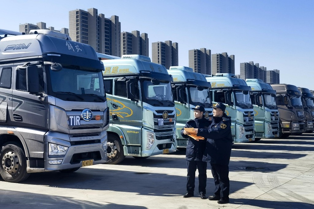上合示范区发运9辆TIR运输车辆到俄罗斯圣彼得堡