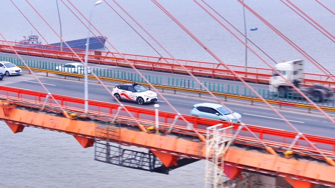 无人车首次横跨长江 武汉迈进“自动驾驶第一城”