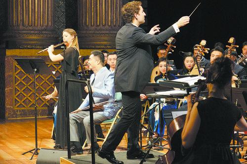 庆祝中法建交60周年暨中法文化旅游年开幕音乐会在巴黎举行