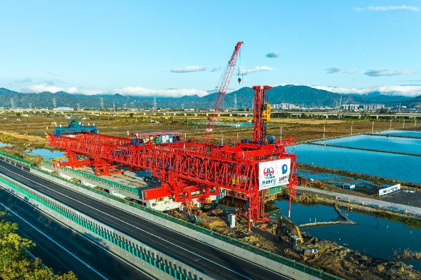 深汕西高速改扩建项目全线具备八车道通车条件